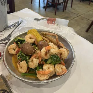 Low Country Boil (Feeds 1-2)