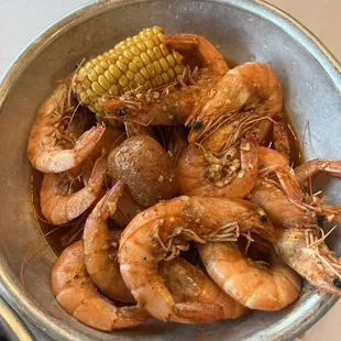 1lb head on shrimp with trinity sauce, heat level one with corn and potato.