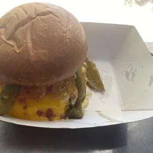  cheeseburger with pickles