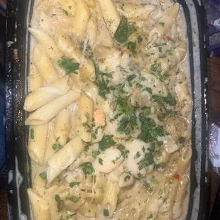 a dish of pasta and chicken