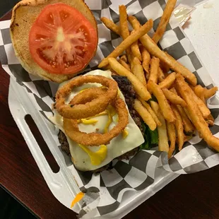Regular cheeseburger w/ an onion ring