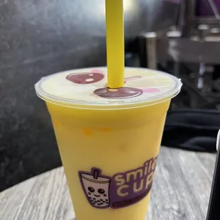 Mango smoothie with Popping lychee
