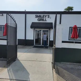 Having some grilled oysters mmmmm...