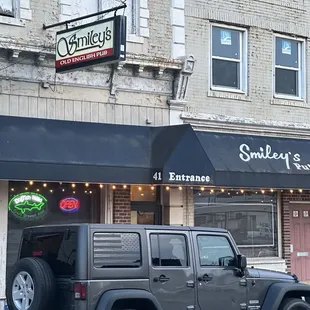 a jeep parked in front of a restaurant
