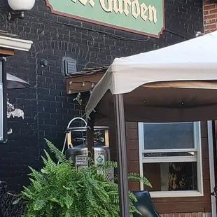 Beer Garden, music, food, cold liquids.