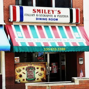 I took my children to Smiley's the other day and wrote a compete review on my Blog here: http://tinyurl.com/smileys-restaurant