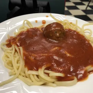 Kid's meal spaghetti with meatball