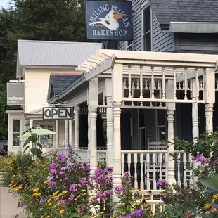 Outside the Smiling Pelican Bakery