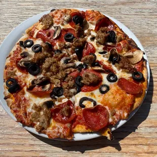 Smith Flat Combo $16 - Pepperoni, Italian sausage, olives, caramelized onions, mushrooms, mozzarella, and house-made marinara