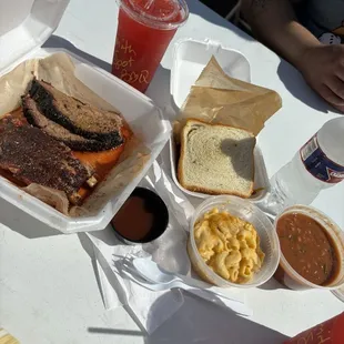 2 meat plate : ribs &amp; brisket with 2 sides