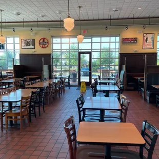 40s-50s theme, clean and comfortable