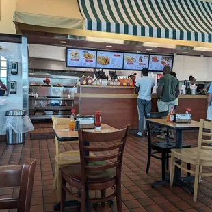 ws the interior of the restaurant