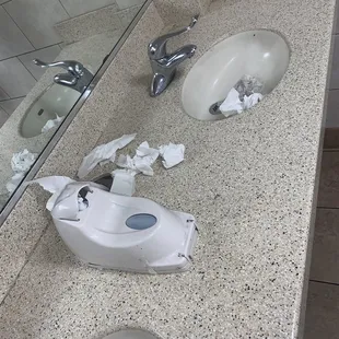 Broken and didn't have soap