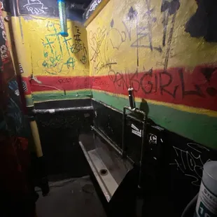 Men's old school urinal 07/06/2024