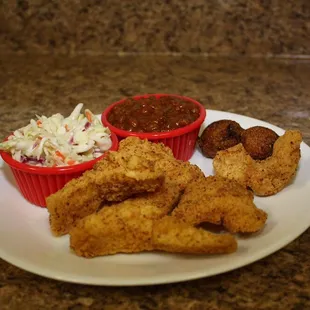 a plate of fried chicken, coleslaw, and coleslaw slaw