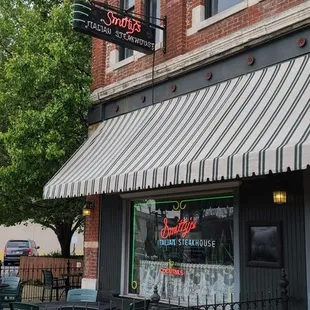 the outside of the restaurant