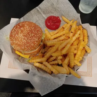 Smutty burger w/ fries