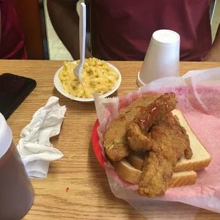 Catfish sandwich with Mac n cheese