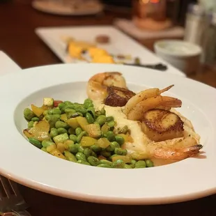 Scallops/shrimp &amp; grits