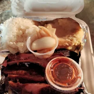 Ribs, mashed potatoes,sticky rice and onions.