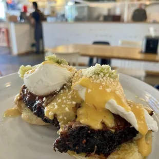 Brisket benedict (brunch only)