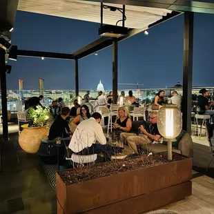 Rooftop Vibe &amp; Scene.....Great Views!