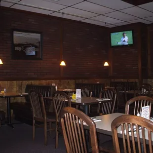 a television in a restaurant