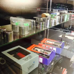 Grinders, scorch lighters, &amp; scales