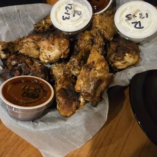 chicken wings and fried chicken, bbq chicken, fried chicken wings, food, fried chicken, poultry, chicken, chicken wings, bbq wings