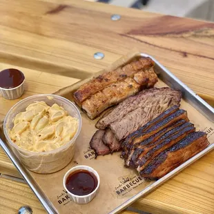 (Front to back) Char siu, beef brisket, siu yuk, &amp; mac-n-cheese  (IG: @hangrytrails.us for more OC Foods)