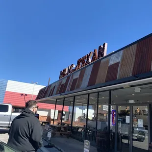 the outside of the restaurant