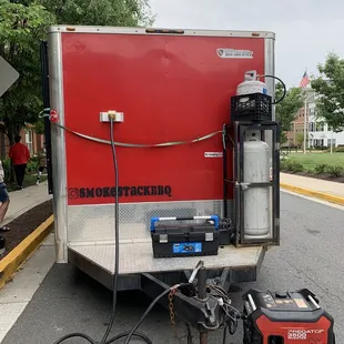 Food truck smoker. Arlington, VA. @apartments. Smelled amazing. Popular, 1 hour wait (online order). Must arrive early next time to order.
