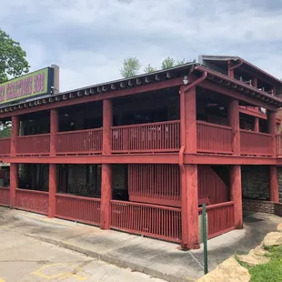 the outside of the restaurant