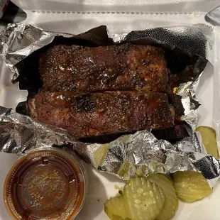 1/2 rack ribs with sweet hot pickles and bbq sauce