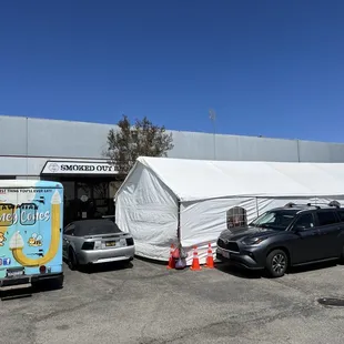 Can you spot the front of the restaurant from the parking lot?