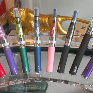 Different atomizers, batteries, tanks