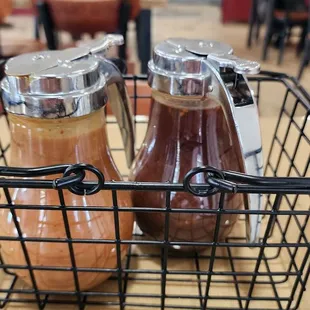 2 kinds of sauce.  Vinger and mustard based