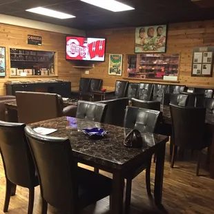 Ample seating. Quiet hole in the wall.