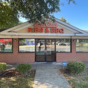 ramen and noodles, outside