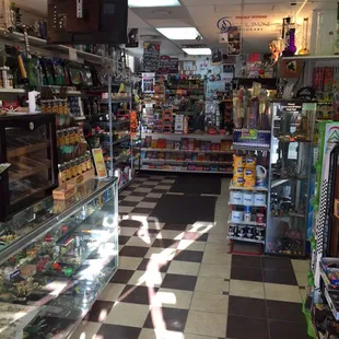 Convenient, veteran owned, and awesome neighborhood shop!!