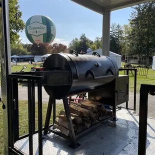 a bbq with logs on it