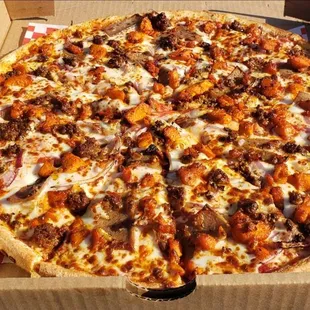 Mixed grill pizza