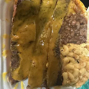 Pork Ribs , MAC AND CHEESE, BAKED BEANS