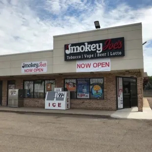 Smokey Joe&apos;s Tobacco Front of Building