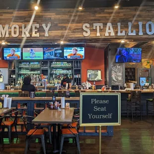 smokey stallion restaurant and bar