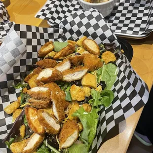 Side of Mac 4oz and crispy chicken salad