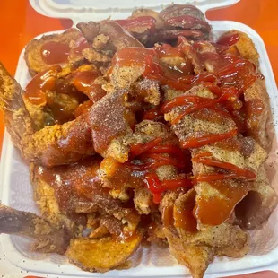 3 Wings and Potatoes with saltpepperketchupmumbosauce