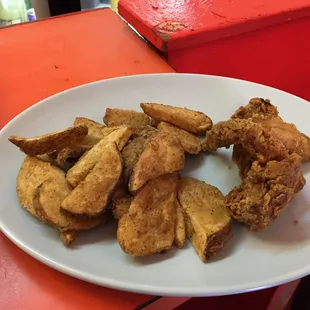 2 fried chicken piece combo with fries. Wings average size. They give you a lot of fries this picture is half of what we got.