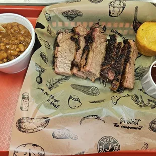 Brisket Plate 1/2 lb
come with one side and a corn bread muffin....
