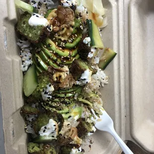 Veggie Poke bowl with falafel, one of the benefits of this type of restaurant